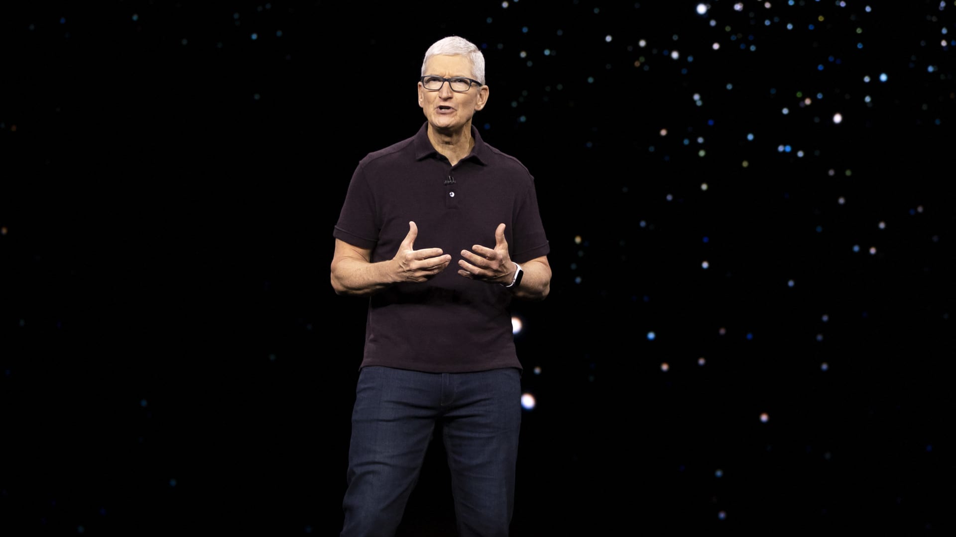 Apple sparks tech sell-off; Alphabet, Microsoft hit 52-week lows