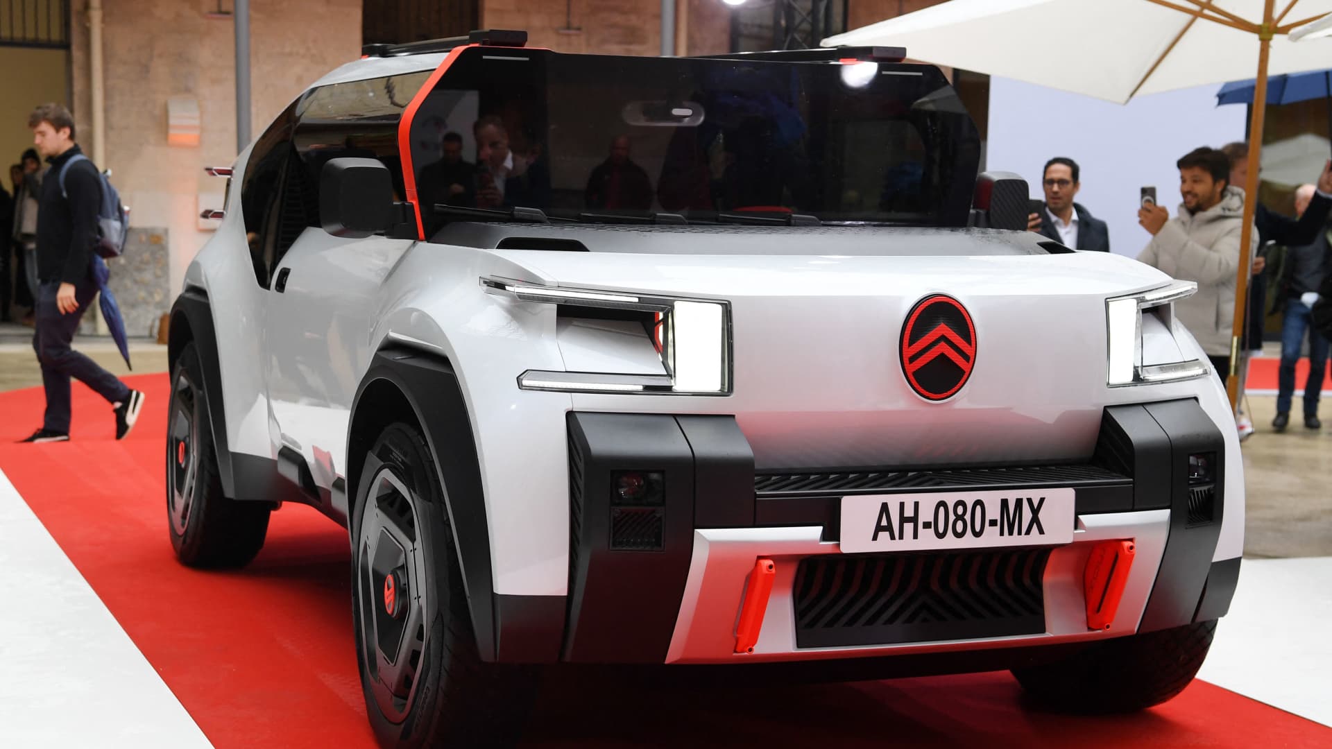 Citroen says EV concept uses cardboard and has top speed of 68 mph