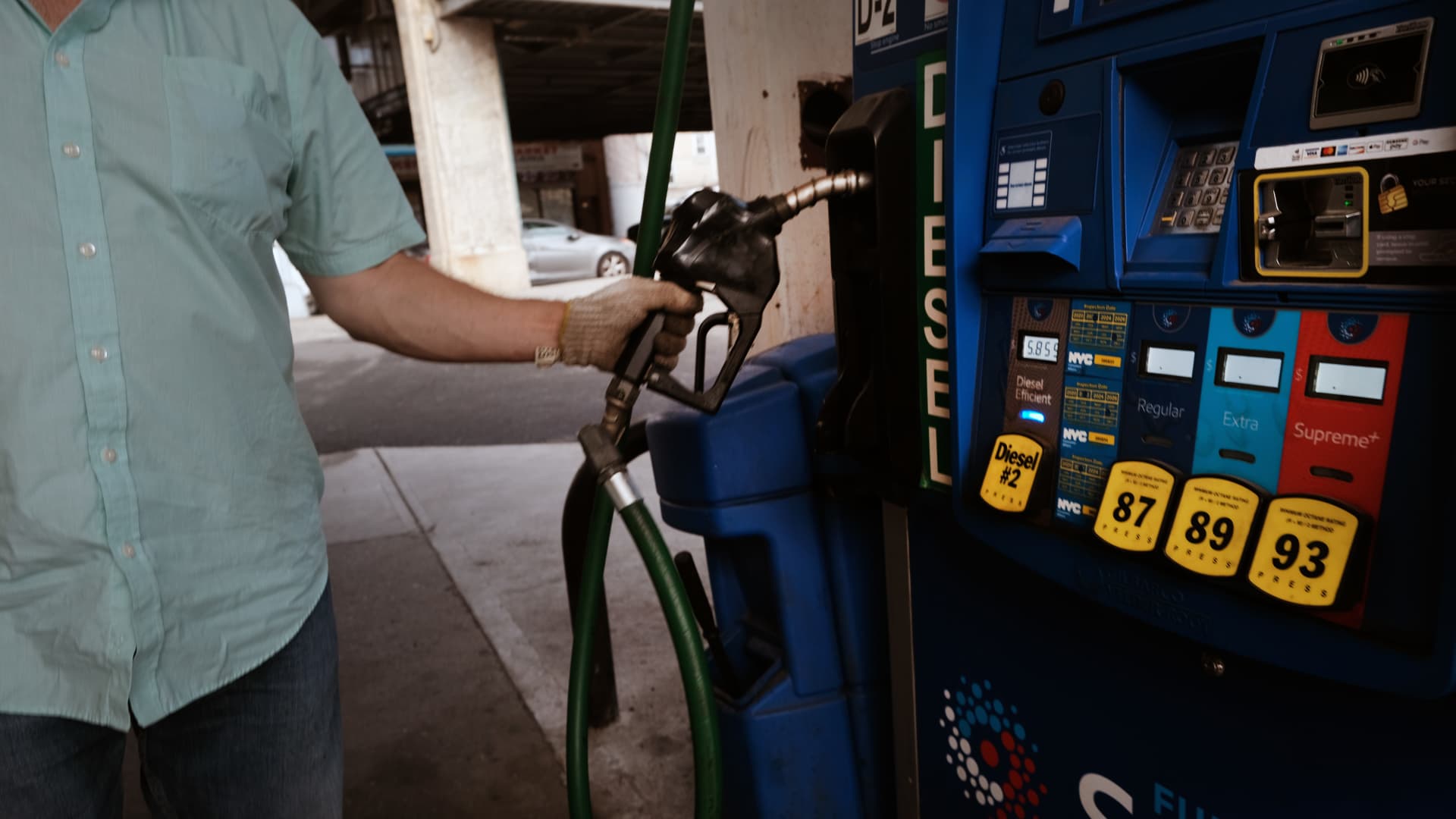 Gasoline prices are expected to continue to fall after Labor Day and some states could see below $3