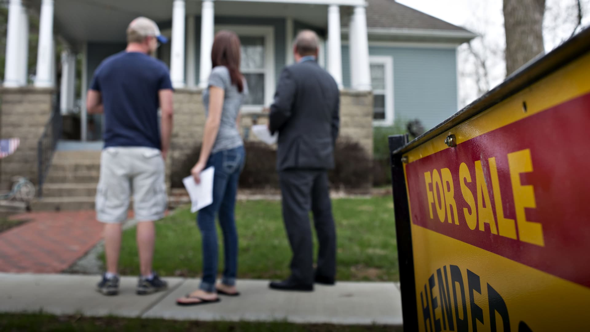 Jobs, home prices, market volatility are client concerns, advisors say