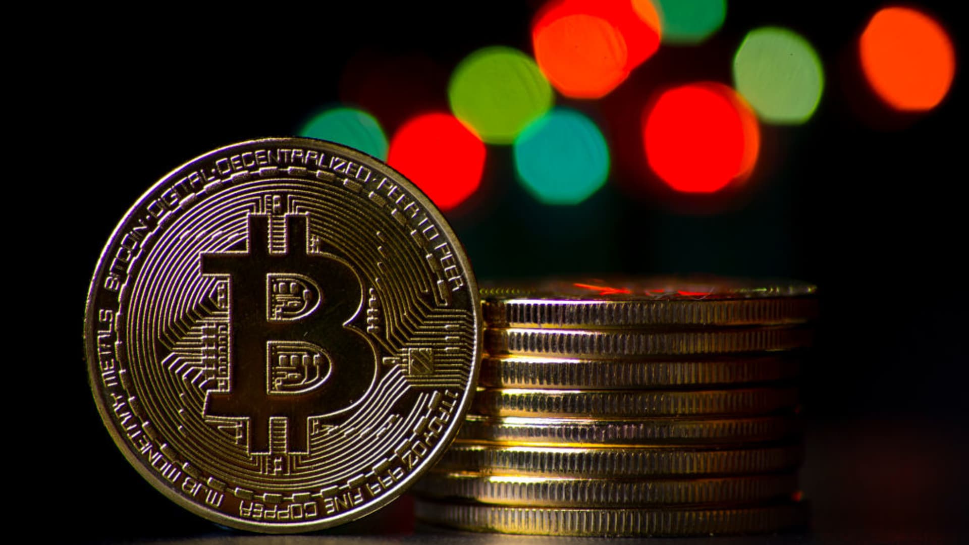 Bitcoin holds steady at $19,000 amid growing signs of institutional adoption